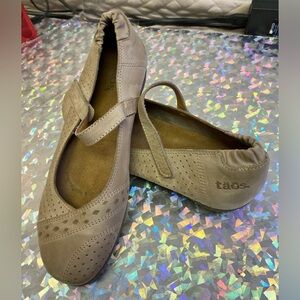 Taos Mary Jane Flats Removable Comfort Footbed Taupe Neutral Sz 37 / 6.5 Approx